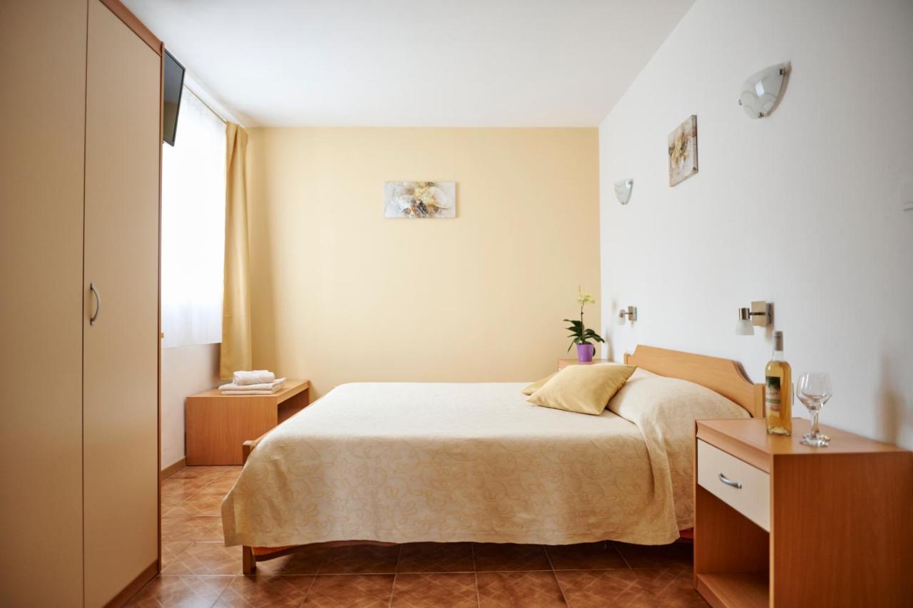 Guesthouse Villa Galovic Brseč Buitenkant foto